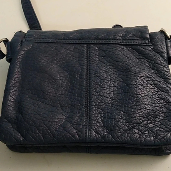 Liz Claiborne/Navy/Cross/body bag/5 Zipper Pocket/6 Open pockets/Silver hardware - Picture 6 of 15